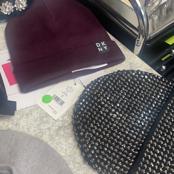 NWT DKNY MAROON KNIT HAT - Picture 4 of 4